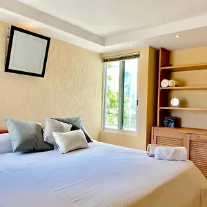 Cálido Y Moderno En La Entrada De La Zona Hotelera Apartamento